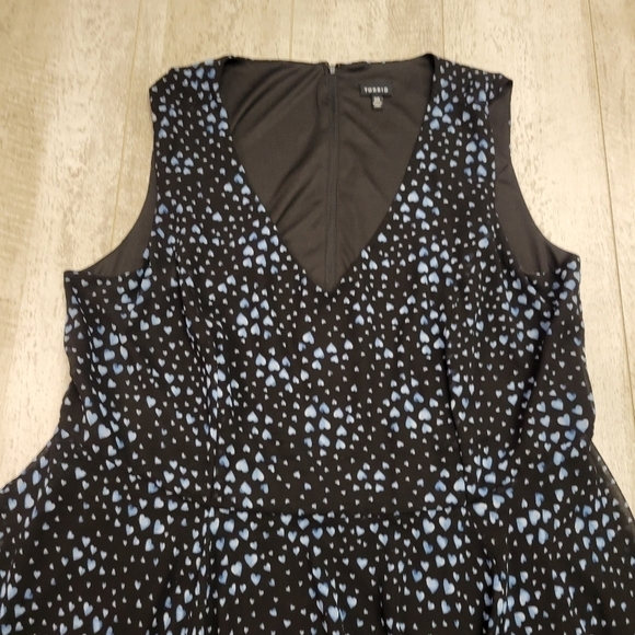 Torrid Black and Blue Heart Print Flounce Skirt Dress Size 20. - Picture 4 of 11